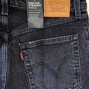 Levi’s Ribcage Ankle Straight